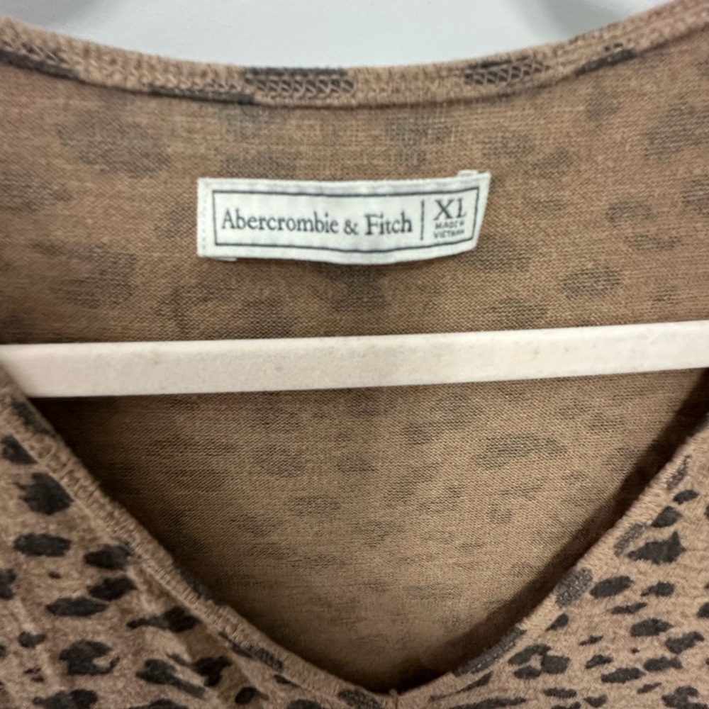 8/$20 Abercrombie & Fitch Tan Leopard Long Sleeve Top - Picture 3 of 3